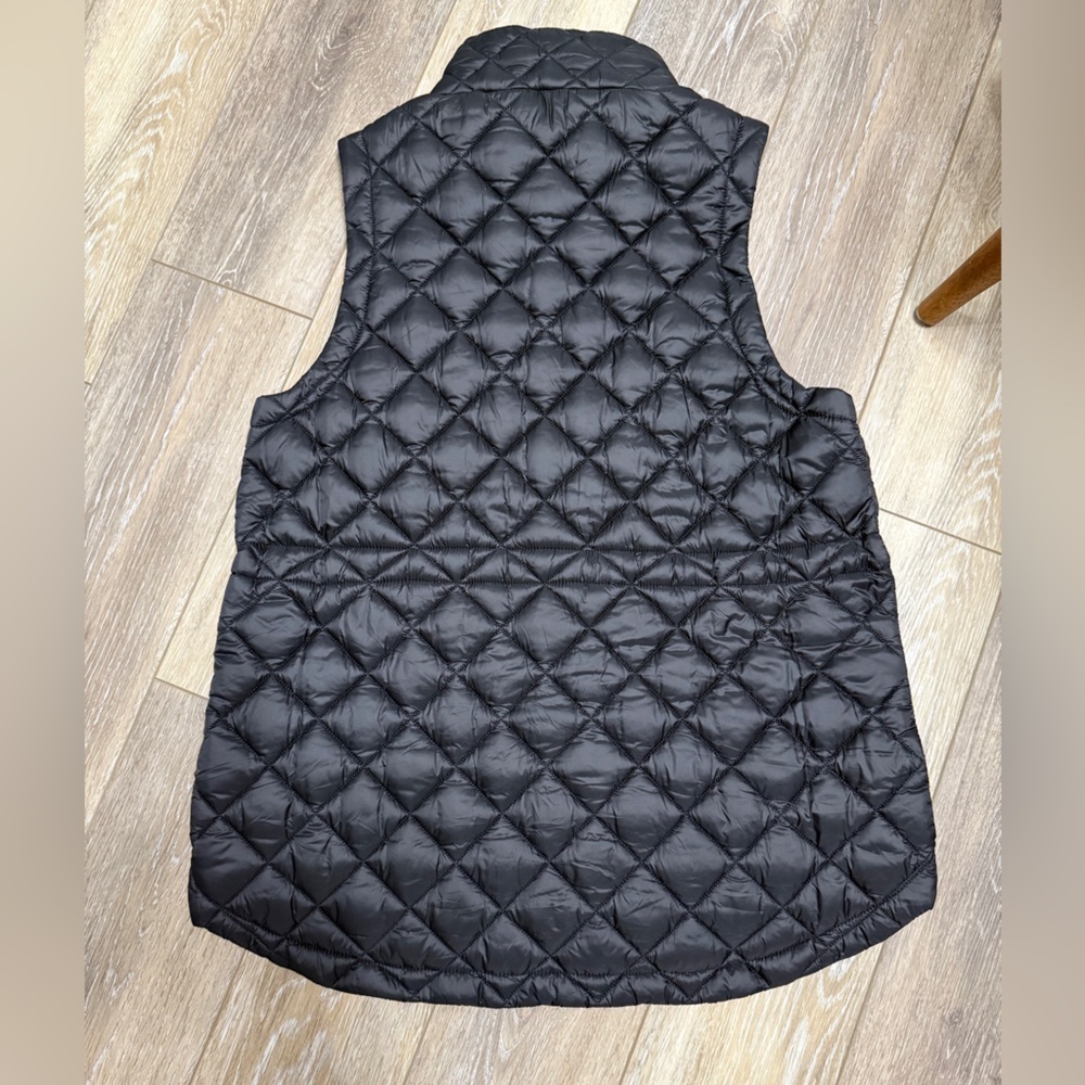 New Condition  Athleta  High Low puff Vest with Adjustable Waist & Zipper front - Picture 2 of 11